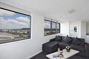 prnq one bedroom riverview lounge apr 14 600x400
